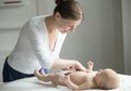 Normalkah Frekuensi BAB Bayi 1 Bulan Mulai Jarang? Hati-hati, Perhatikan Gejala Sembelit Pada Si Kecil Ini Ya Moms!