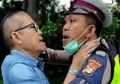 Belagak Jagoan Cekik Polisi yang Mau Menilangnya, Pria Ini Mengaku Khilaf dan Kini Merengek-rengek Minta Maaf, tapi Tetap Saja Terancam Vonis 10 Tahun Penjara