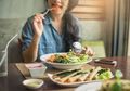 Cegah Masalah Mental, Yuk Konsumsi 5 Makanan Ini untuk Tingkatkan Mood