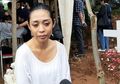 Putrinya Terjun dari Lantai 6 Apartment sang Ayah, Karen Pooroe Curiga: Dia Nggak Bodoh, Anak Saya Takut Balkon!