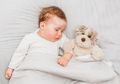 Lelah Si Kecil Rewel karena Tidak Bisa Tidur? Moms Bisa Ikuti Pedoman Ini