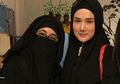 Unggah Foto Kain Kafan Hingga Singgung Soal Kematian, Istri Almarhum Ustad Jefri Ini Sebut Nama Mulan Jameela: Ummi Merinding Aku