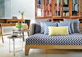 4 Langkah Menata Cushion di Ruang Keluarga, Gunakan Motif Agar Atraktif
