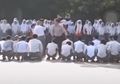 Viral Guru SMA di Bekasi Pukuli Siswa yang Dateng Telat, Akhirnya Dicopot dari Jabatan Wakasek