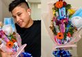 Hari Valentine, Mas Thomas Asal Cebu Ini Bagi-bagi Kado Anti Mainstream Bertema Coronavirus