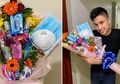 Bukan Cokelat, Cowok Ini Bikin Buket Seperangkat Alat Pencegah Virus Corona Buat Hari Valentine