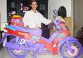 Keren Abis, Pria Ini Sulap Sedotan Plastik Jadi Berbagai Macam Bentuk Kerajinan Tangan