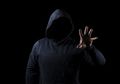 Ketakutan Setengah Mati dengan Mantan yang Menguntit, Seorang Ibu Rela Tidur di Tempat Gelap dan Sempit Ini, Kenapa Sih Seseorang Bisa-bisanya Tak Mau 'Melepaskan' Mantan?