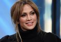 Berusia 50 Tahun Namun Tetap Bugar dan Awet Muda, Ternyata Ini Rahasia Sederhana Jennifer Lopez!