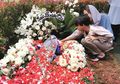 Baru Kemarin Dimakamkan, Kuburan Ashraf Sinclair Kini Sudah Diziarahi Anak dan Istrinya Lagi, Sikap Noah Kini Jadi Sorotan
