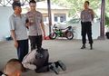 Viral! Seorang Siswa Didik Polisi Curi Perhatian Kapolres Palu, Langsung Sujud dan Cium Kaki Pria Tukang Bakso Saat Sedang Latihan Kerja