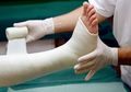 Patah Tulang, Ke Dokter Atau Ke Tukang Urut? Ini Jawabannya