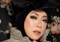 Sempat Kecanduan dan Hisap 4 Batang Setiap Hari, Melly Goeslaw Ceritakan Pengalamannya Berhenti Merokok