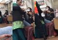 Beredar Video Ibu-ibu Ngamuk dan Jambak Penumpang di Dalam Gerbong KRL, Ternyata Ini yang Bikin Wanita Paruh Baya Mudah Marah