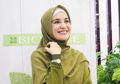 Jalan-jalan Ke Paris, Shireen Sungkar Kepergok Pakai Kerudung Sutra Mewah Seharga Jutaan Rupiah