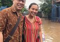 Baru Saja Berduka Kehilangan Ibu Mertua, Shahnaz Haque Tetap Tersenyum Meski Harus Dievakuasi Karena Kebanjiran: 'Seru!'