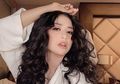Ditimpa Gosip Narkoba, Dewi Perssik Angkat Bicara Sambil Unggah Foto Dirinya dengan Makeup Dewy dan Rambut Basah