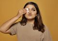 Hapus Makeup di Mata dengan Bahan Minyak untuk Menghindari Iritasi