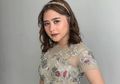 Penampilan Dewasa Prilly Latuconsina dengan Smokey Eyes dan Gaun Bahu Transparan di Acara Award Sukses Jadi Sorotan Netizen!