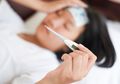 5 Obat Penurun Panas, Ada Mandi Air Hangat sampai Makan-makanan Hambar