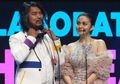 Viral Video Dodit Cium Ariel Tatum, Banyak Netizen Berkomentar Kocak Menanggapi Aksinya: Bisa Hamil tanpa Disentuh Kalau di Kolam