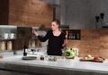 Hadirkan Batu Alam di Dapur, Inspirasi Satu Ini Bikin Kamu Geleng Kepala, Desainnya Simpel!