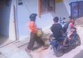 Ajak 2 Anaknya yang Masih Bocah Nyolong, Ibu-ibu Maling Tabung LPG Ini Jadi Buronan Usai Terekam CCTV, Warga: 3 Hari Tak Kembali, Jika Ketangkap...