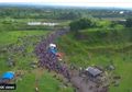 Ranu Manduro, Padang Savana Mirip Film Jurassic Park Ini Kini Ramai Dijejali Pengunjung dan Sampah Usai Viral, Tak Lagi Gratis, Tiket Masukpun Bayar