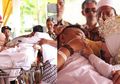 Pernikahan Pasangan Ini Jadi Banjir Tangisan Saat Tiba-tiba Ayah Mertua Datang Diantar Ambulans