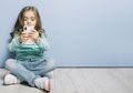 Jangan Sampai Si Kecil Kecanduan Gadget! Ahli Sebutkan Cara Ini Bisa Moms Lakukan Untuk Menghindarinya