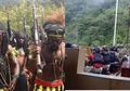 BREAKING NEWS: Beredar Video Detik-detik KKB Hujani Peluru Masyarakat di Sekitar PT Freeport, Belasan Pasgab TNI-Polri Bentuk Barikade Tahan Serangan