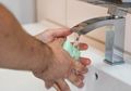 Tak Perlu Rogoh Kocek untuk Beli Hand Sanitizer, Dokter ini Ungkap Sabun Mandi Lebih Hebat Menangkal Virus Corona