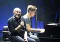 Anak Phil Collins yang Masih 18 Tahun Bakal Ngeband Bareng si Bokap