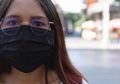 Kacamata Suka Berembun Pas Pakai Masker, Gini Cara Ngatasinnya