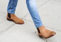 Cara Membersihkan Sepatu Bahan Suede dengan Barang yang Ada di Rumah