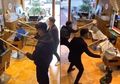 Media Asing Soroti 10 Pola Hidup Orang Asia dalam Melawan Virus Corona, Termasuk Mengurangi Kontak Seperti Para Penata Rambut China yang Ciptakan Potong Rambut Jarak Jauh
