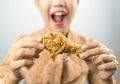 Fakta Baru Terpecahkan! Penelitian Ini Buktikan Kebiasaan Makan Pakai Tangan Bisa Sebabkan Kenaikan Berat Badan