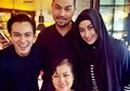 Raut Duka Terpancar, Anissa Trihapsari dan Sultan Djorghi Sambut Kedatangan Jenazah Ibunda Baim Wong