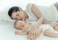 Tak Disangka, Tidur Seranjang bersama Si Kecil Ternyata juga Bisa Menjadi Ajang #FamilyQuality yang Kaya Manfaat Lo Moms, Sudah Coba?