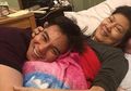 Tak Pernah Pakai Barang Mewah, Ternyata Mendiang Ibunda Baim Wong Pakai Uang Kiriman Suami Paula Verhoeven untuk Anak Yatim Piatu