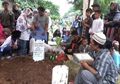Nyawa Putrinya Melayang di Tangan NF, Ibu Korban Merasa Gadis Kecilnya Tak Pergi Kemana-mana: Anak Saya Masih Ada, Masih di Rumah, Lagi Nonton