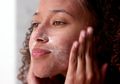Ini Tipe Skincare & Makeup yang Harus Dihindari Kulit Kering #SemuaBisaCantik