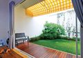 Inspirasi Hunian Terang yang Bermandikan Cahaya, Gunakan Skylight dan Pintu Lipat!