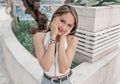 Pamer Perut Kotak-Kotak Pakai Busana Seksi Bak Cuma Kain Dililit, Body Cinta Laura Bikin Netizen Iri!