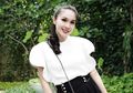 Sandra Dewi Cuek Letakkan Tas Harga Lebih Dari Rp 100 Juta di Lantai, Netizen Justru Salfok dengan Bajunya yang Mirip Piyama