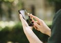 Menurut Penelitian, Berlebihan Gunakan Smartphone Bisa Sebabkan Hal Buruk Ini Terjadi pada Struktur Otak