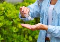 Viral Bahaya Metanol Pada Hand Sanitizer, Kemenkes Langsung Bertindak Cepat; Yang di Indonesia Aman!