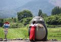 Awalnya Bikin untuk Cucu, Patung Totoro Buatan Kakek Nenek Ini Kemudian Jadi Viral