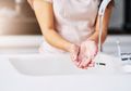 Mencuci Tangan dengan Sabun Cuci Piring Boleh Dilakukan Asal Perhatikan Hal Ini!