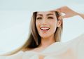 Pamer Paha Mulus Pakai Dress Transparan Belahan Tinggi di Foto Prewedding, Jessica Iskandar Tuai Sorotan Netizen: Kayak Jennifer Lopez!